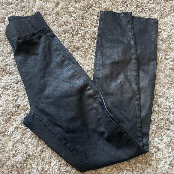 L'AGENCE Rochelle Coated Jean Size: X-Small COLOR: BLACK COATED SUPER STRETCH - Picture 9 of 10